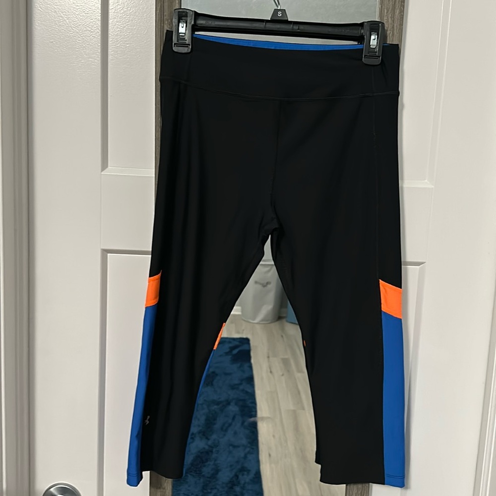 Under Armour black/orange/blue capri style compression leggings size medium!